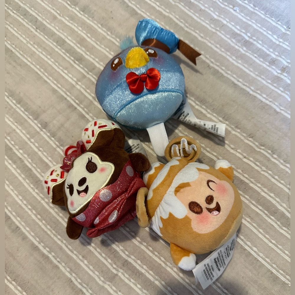 D23 Exclusive Minnie Mouse Munchling Chocolate Apple